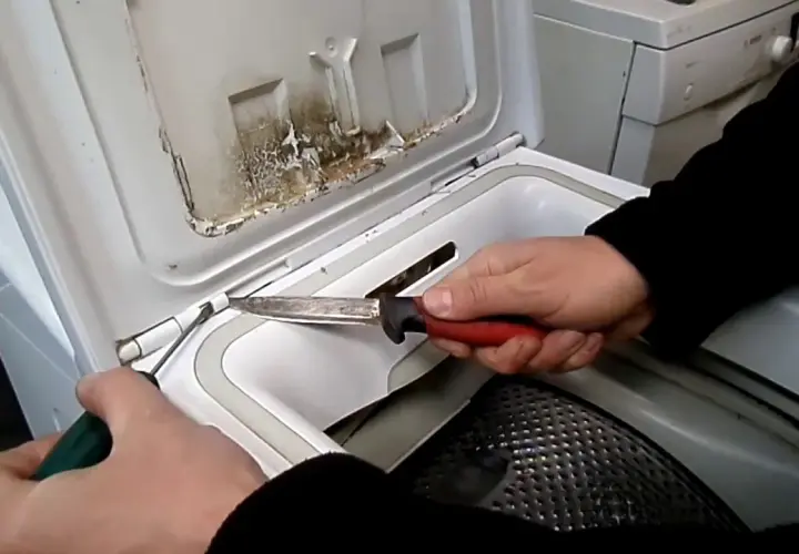 Jak wyjąć bęben z pralki ładowanej od góry Whirlpool bez problemów