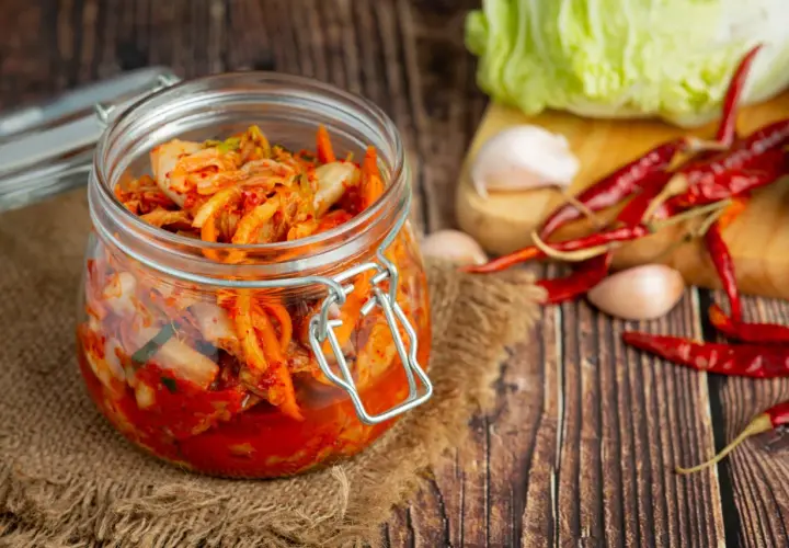 Z czym jeść kimchi? Odkryj najlepsze połączenia smakowe!