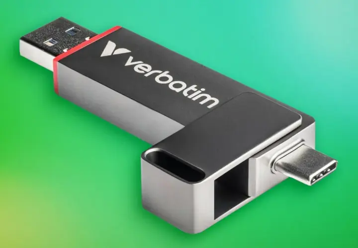 Verbatim USB-Stick mit USB-A und USB-C Anschluss. Ein moderner Speicher für deine Daten, der an jeden Computer passt.