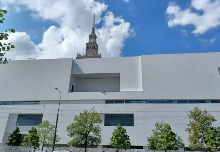 Muzeum Sztuki Nowoczesnej Warszawa: Ikona czy kontrowersja?