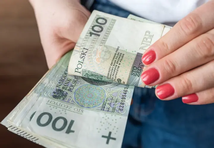 Zasiłek wychowawczy: 400 zł, kto dostanie i na jak długo?