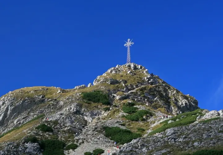 Ile ma krzyż na Giewoncie? Zaskakujące fakty o jego wysokości