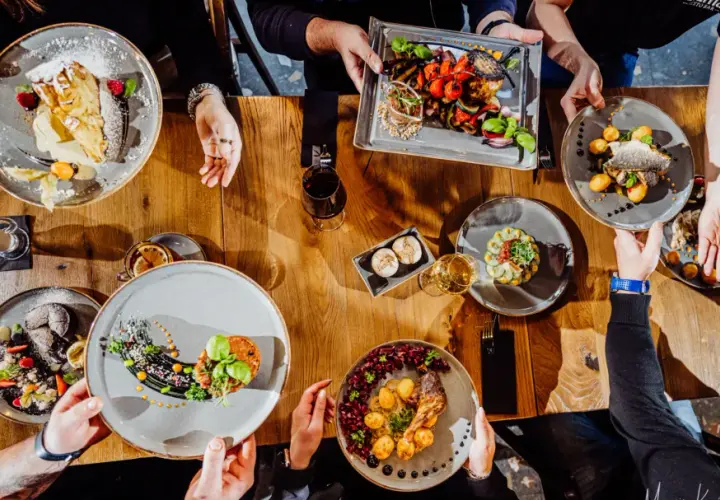 Gdzie zjeść Jelenia Góra? Odkryj najlepsze restauracje i smaki