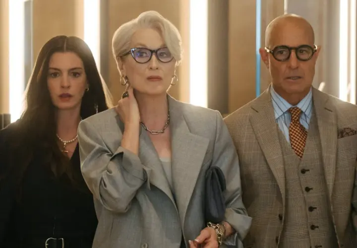Meryl Streep como Miranda Priestly en "El diablo viste de Prada", con Anne Hathaway y Stanley Tucci.