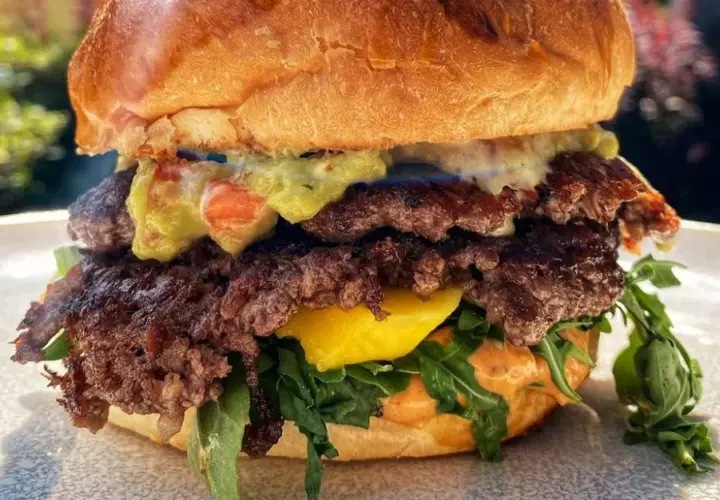 Czym się różni hamburger od burgera? Odkryj zaskakujące różnice
