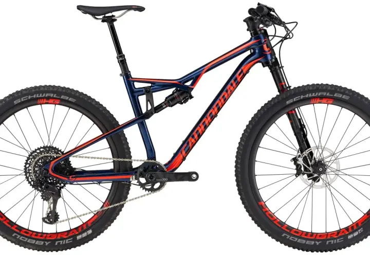 2017 Cannondale Habit mountain bike in navy blue with red accents. Ready for any trail adventure.