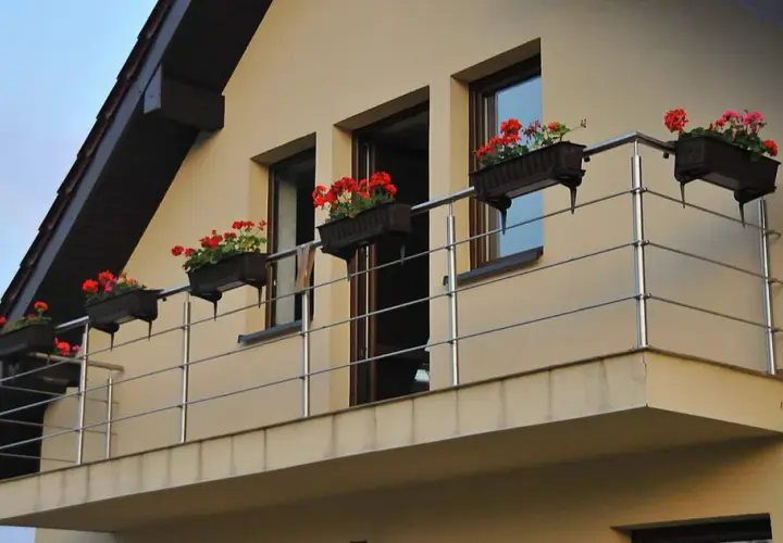 Czym pomalować balkon w bloku, aby uniknąć problemów z trwałością?