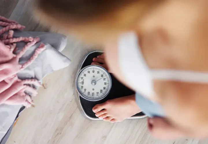 Monitoraggio aumento peso in gravidanza mese per mese con bilancia.