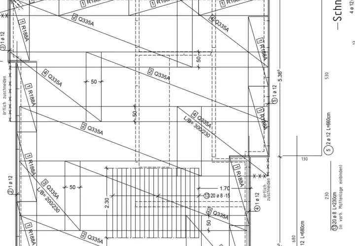 Stahlbeton Zeichnung mit Bewehrungsdetails und Maßen.