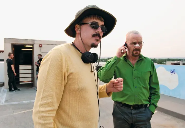 Vince Gilligan, twórca filmów, seriali i programów, na planie z Bryanem Cranstonem.