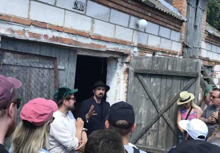 Kafar w sztuce: Prawda o głośnej instalacji Daniela Rycharskiego