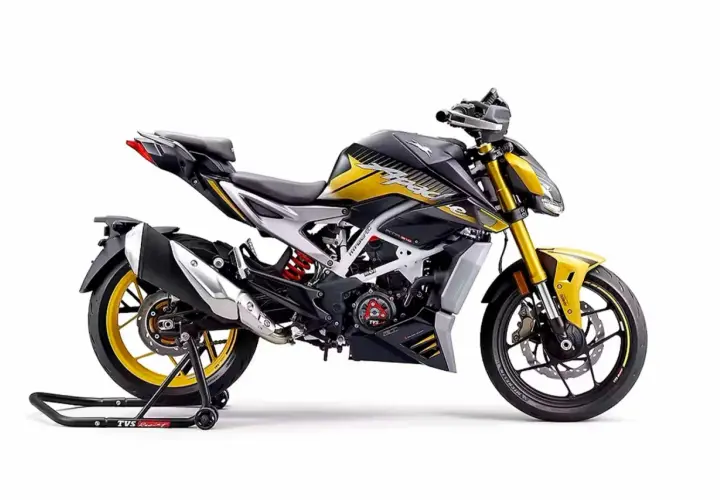 Motocicleta deportiva TVS Apache RTR 200 4V en negro y dorado, lista para la acción.