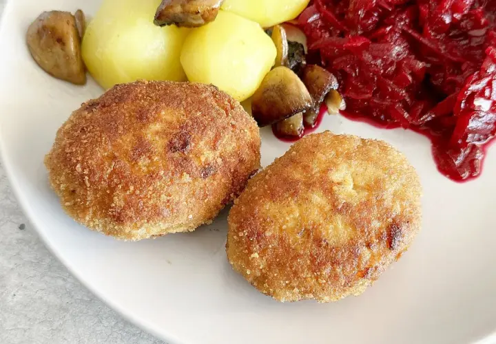 Soczyste kotlety drobiowe: triki na puszyste kotlety z kurczaka i indyka