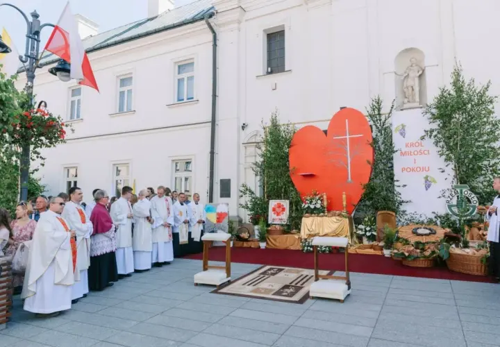 Jak zrobić ołtarze na Boże Ciało - sprawdzone pomysły i instrukcje