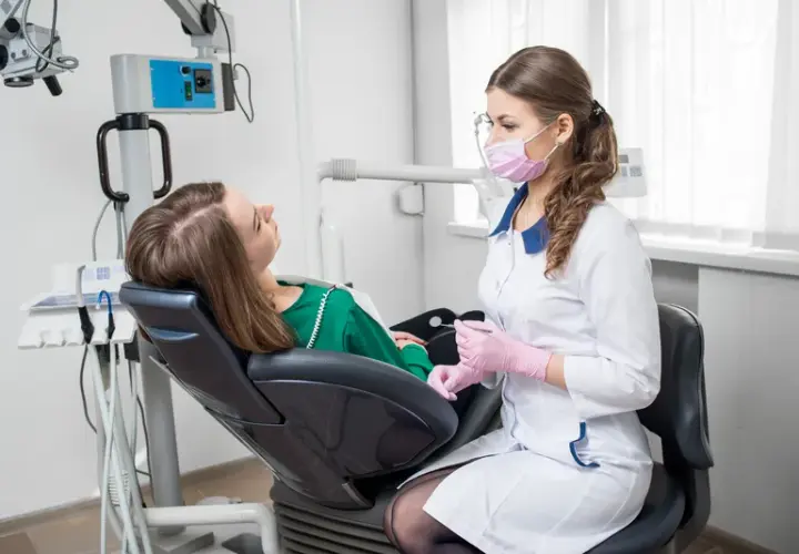 Co robi dentysta? Kompleksowy przewodnik po zdrowym uśmiechu.