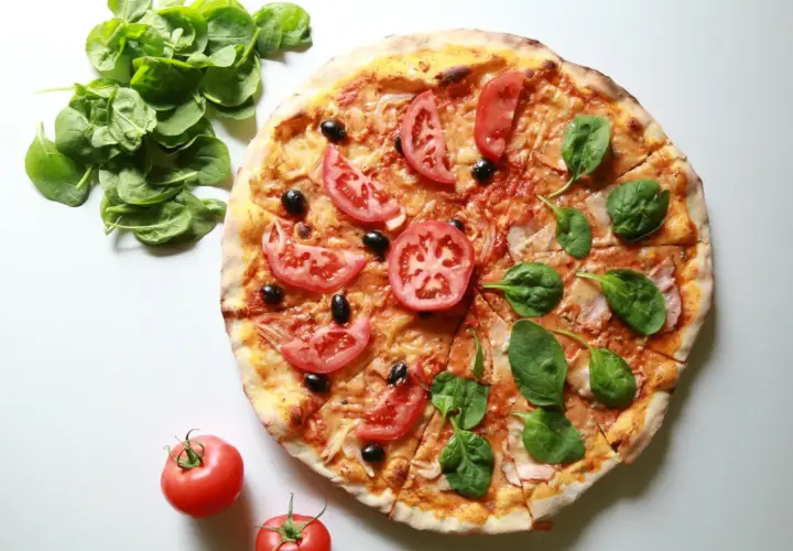Cienkie ciasto na pizzę: Sekret idealnej chrupkości i smaku