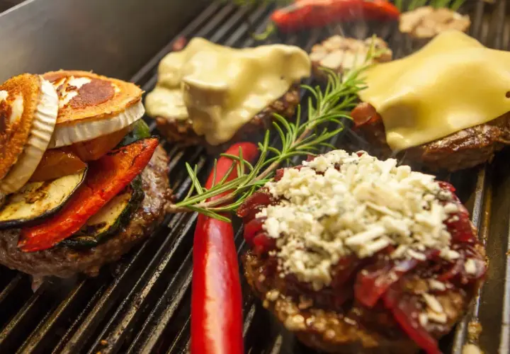 Co dodać do burgera? Pomysły na niezapomniane smaki