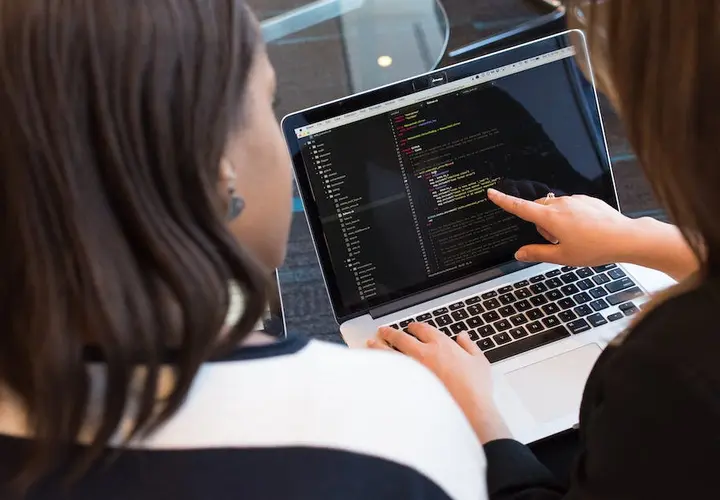 Najpopularniejsze systemy kontroli wersji dla programistów w 2023 roku