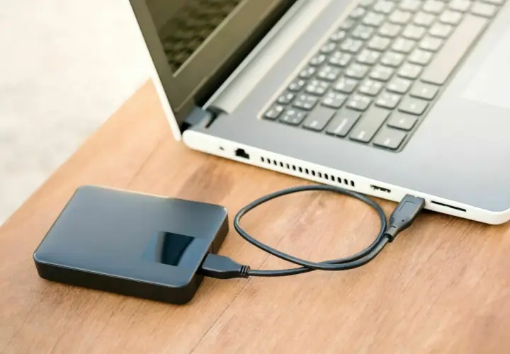 Externe Festplatte wird nicht erkannt unter Windows 8.1. Laptop und externe Festplatte sind über USB verbunden.
