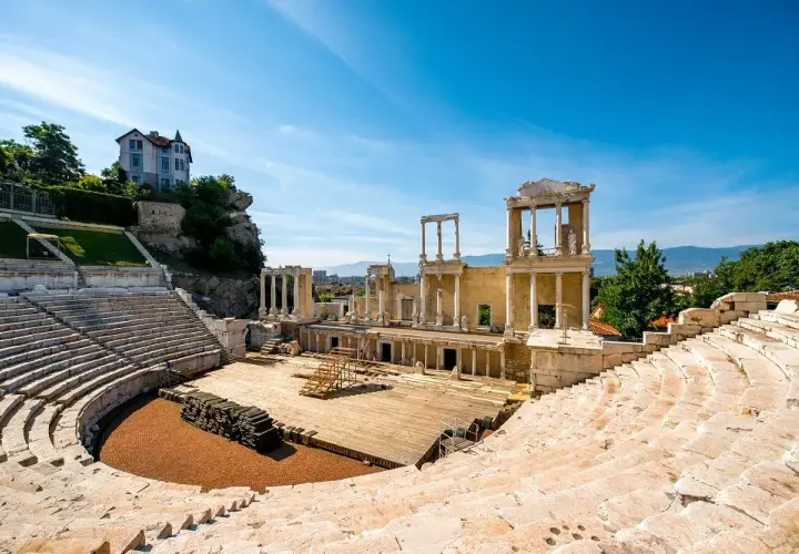 Co to jest teatr? Odkryj jego znaczenie i emocje w sztuce