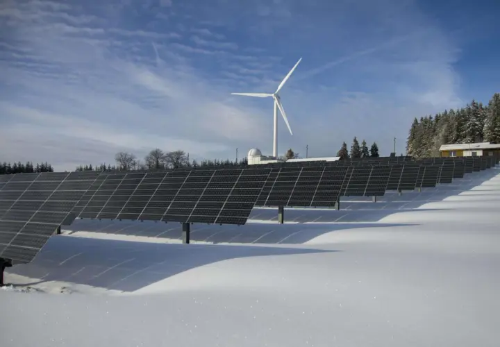 Fotowoltaika czy przydomowa turbina wiatrowa do domu?