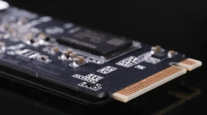 Jaki dysk SSD do laptopa wybrać, aby uniknąć problemów z wydajnością?