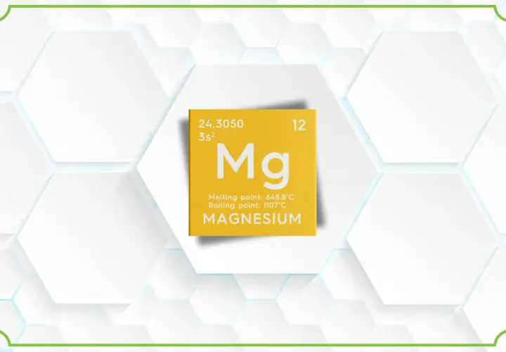 Żółta karta z symbolem pierwiastka Mg, jego masą atomową i temperaturami topnienia/wrzenia. To treonian magnezu, ważny dla zdrowia.