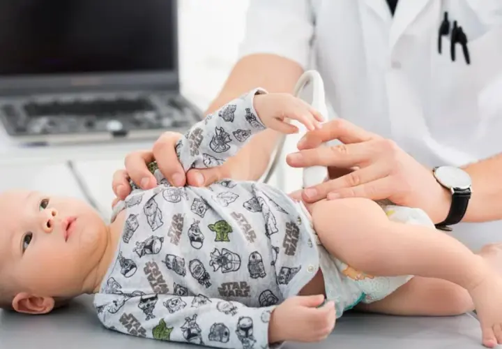 Kiedy z noworodkiem do fizjoterapeuty? Objawy i profilaktyka