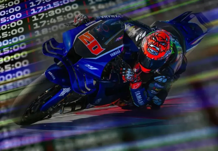 Piloto de MotoGP en acción durante el test Misano, con tiempos de vuelta en pantalla.
