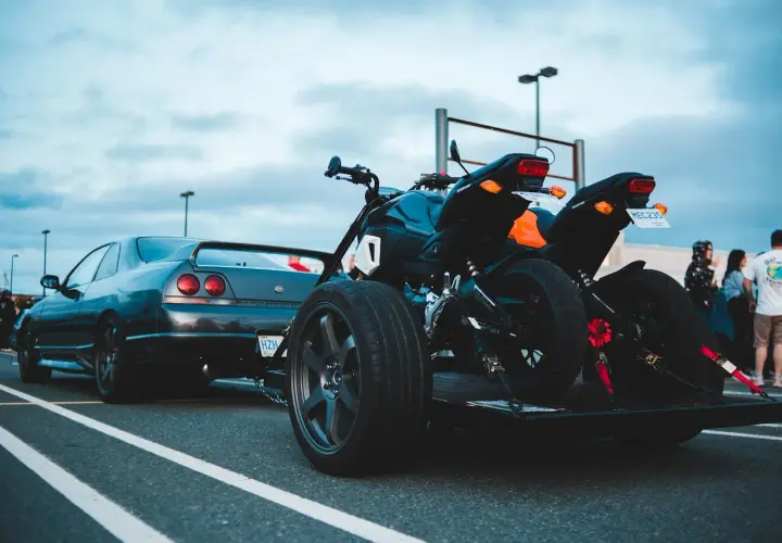 Jak przewieźć motor na przyczepce bezpiecznie i bez problemów