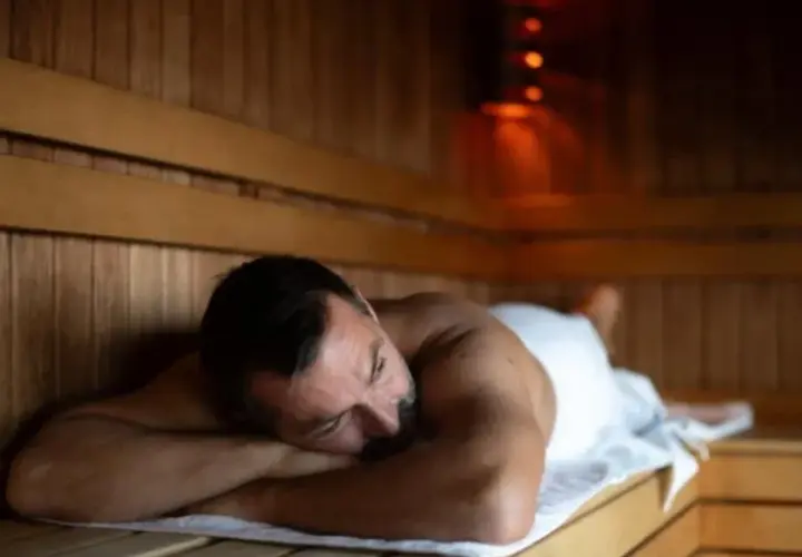 Sauna po treningu: Regeneracja czy ryzyko? Maksymalizuj korzyści!