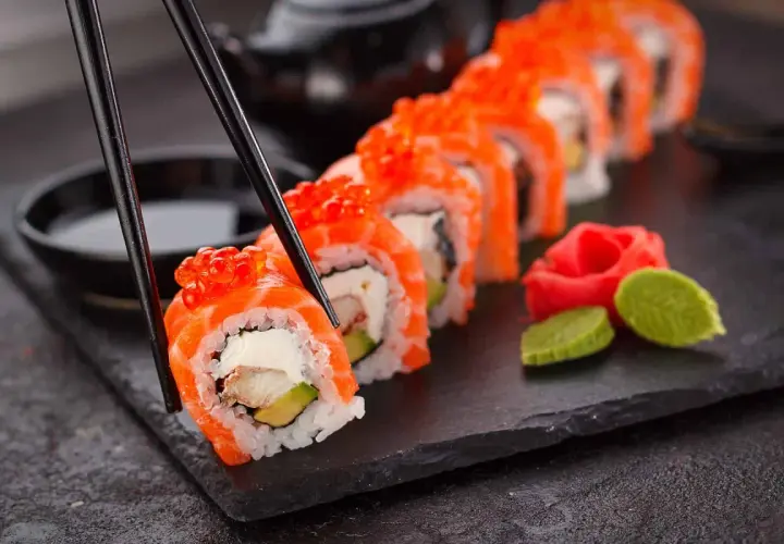 Czy sushi jest dietetyczne? Odkryj zdrowe opcje i pułapki