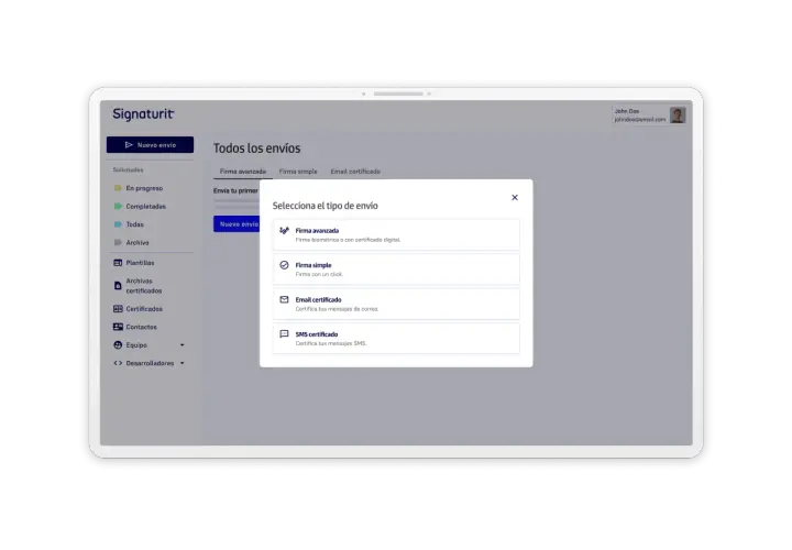 Interfaz de Signaturit. Se muestra un modal para seleccionar el tipo de envío: Firma avanzada, Firma simple o Email certificado. Este documento se ha firmado y no se puede editar.