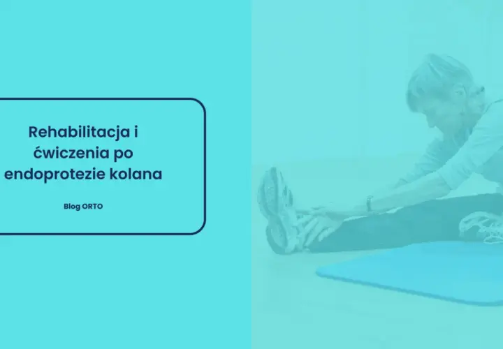 Kobieta wykonuje ćwiczenia po endoprotezie kolana, rozciągając nogi. Rehabilitacja i ćwiczenia przywracają sprawność.