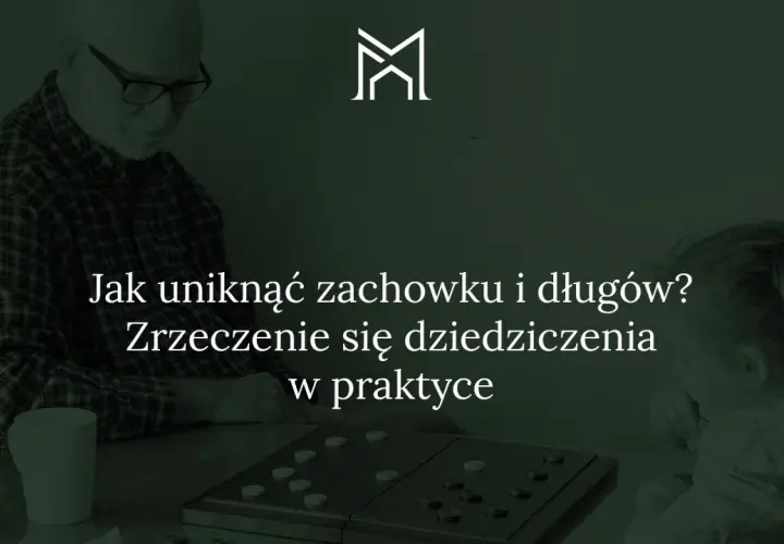 Dziadek i wnuczka grają w warcaby. Tekst na ekranie: "Jak uniknąć zachowku i długów? Zrzeczenie się dziedziczenia w praktyce".