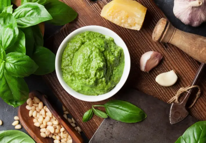 Czy pesto jest dietetyczne? Odkryj prawdę o jego kaloriach i zdrowiu
