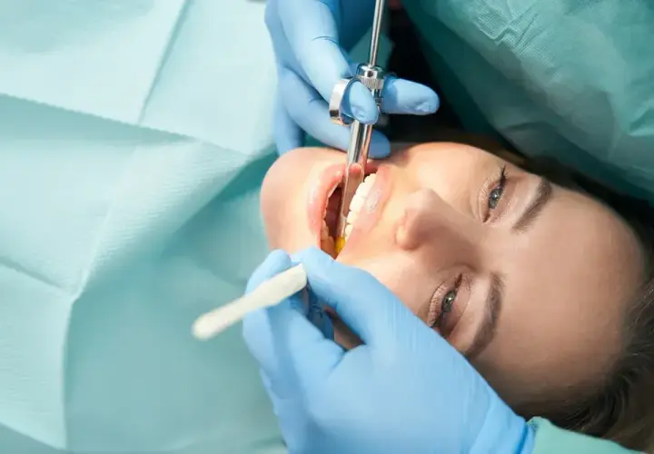 Ile trzyma znieczulenie od dentysty? Sprawdź, jak długo trwa odrętwienie