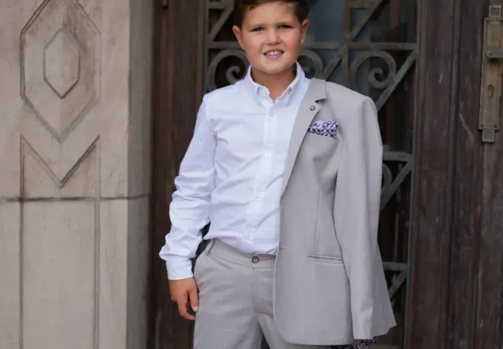 Strój na komunię dla chłopca-gościa: Elegancja i komfort