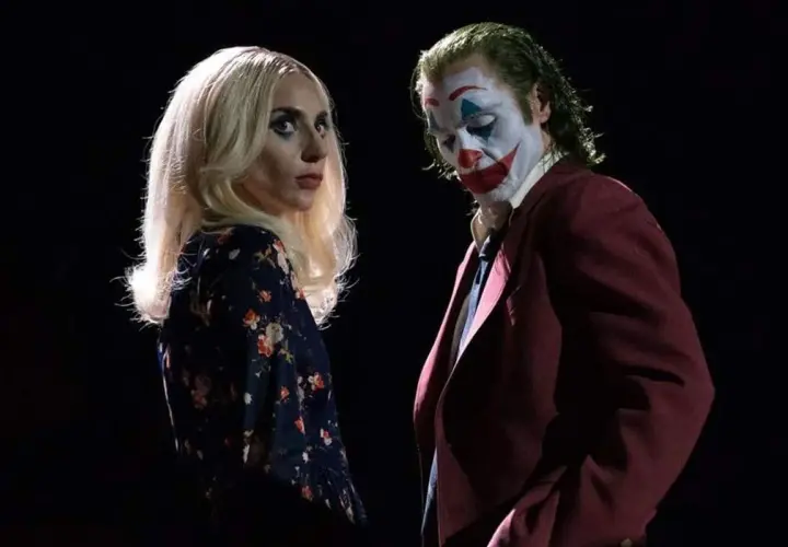 Lady Gaga som Harley Quinn och Joaquin Phoenix som Jokern i "Joker: Folie à Deux".