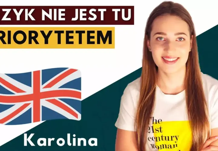 Karolina, studentka filologii angielskiej, z flagą Wielkiej Brytanii. Napis: "Język nie jest tu priorytetem".