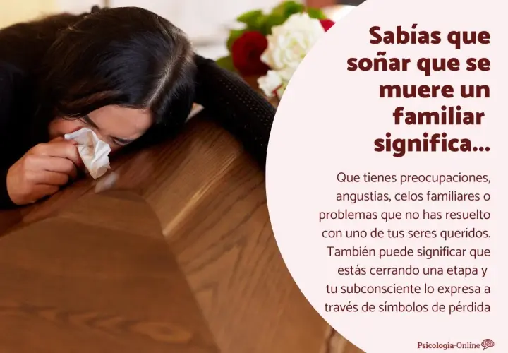 Mujer llorando sobre un ataúd. Soñar que se muere un familiar puede indicar preocupaciones o el cierre de una etapa.