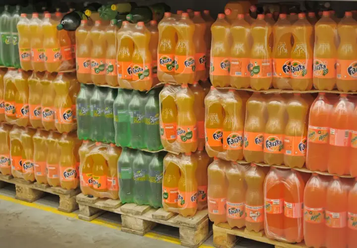 Mirinda czy Fanta - który napój ma mniej cukru i lepszy smak?