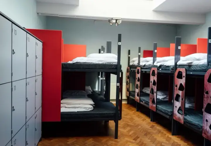 Jak znaleźć tani nocleg w Londynie i zaoszczędzić na podróży
