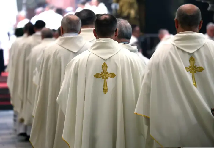 Pożądanie i księża: prawda o ludzkich uczuciach osób duchownych