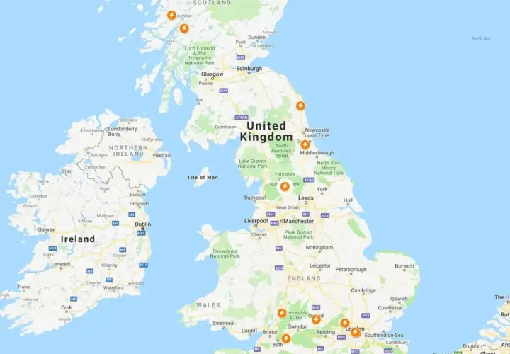Mapa Wielkiej Brytanii z zaznaczonymi miejscami, gdzie kręcono sceny do filmu "Harry Potter".