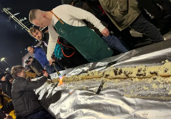 Najdłuższa zapiekanka świata: 108 m rekordu Guinnessa w Krakowie