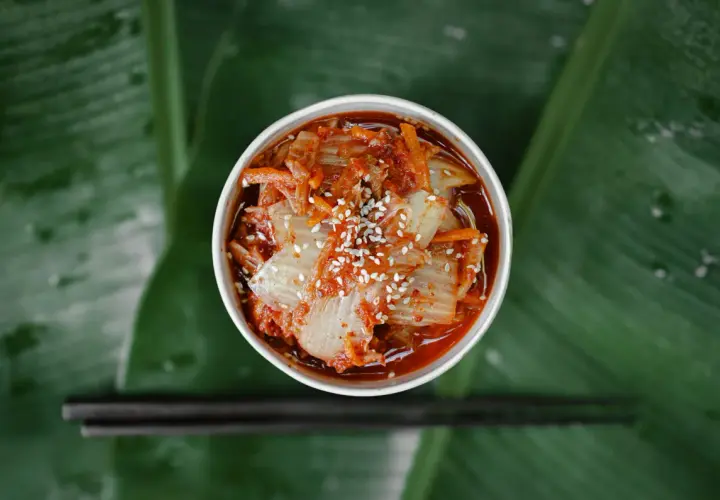 Kimchi: Jaki ma smak? Przewodnik dla początkujących!