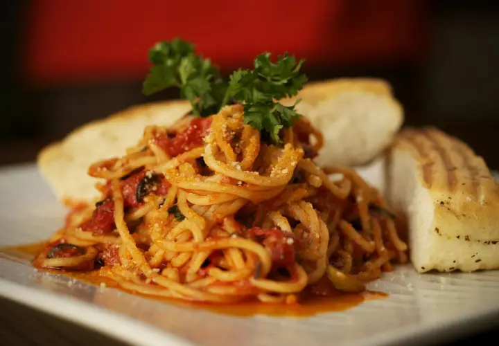 Prosty przepis na spaghetti z passatą, który zachwyci Twoje kubki smakowe