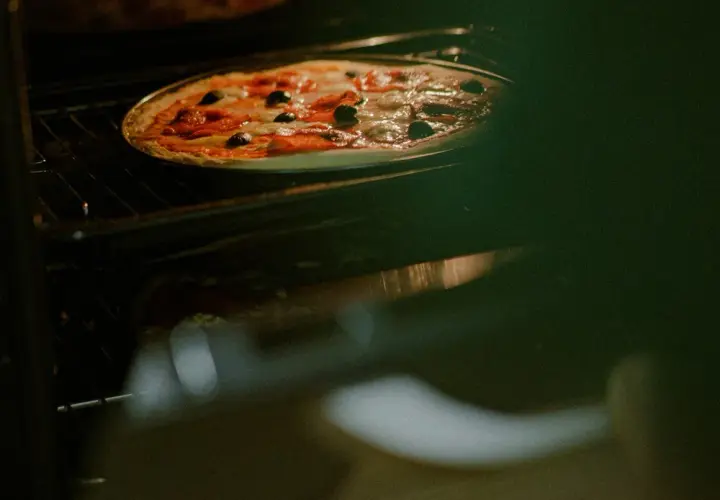 Jak idealnie piec pizzę Donatello - temperatura i czas pieczenia