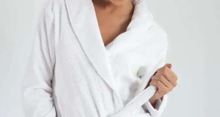 Dlaczego biały szlafrok damski to must-have w każdej garderobie?